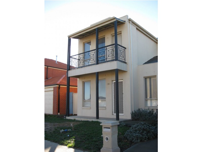 3 Lewellyn Street, Caroline Springs VIC 3023
