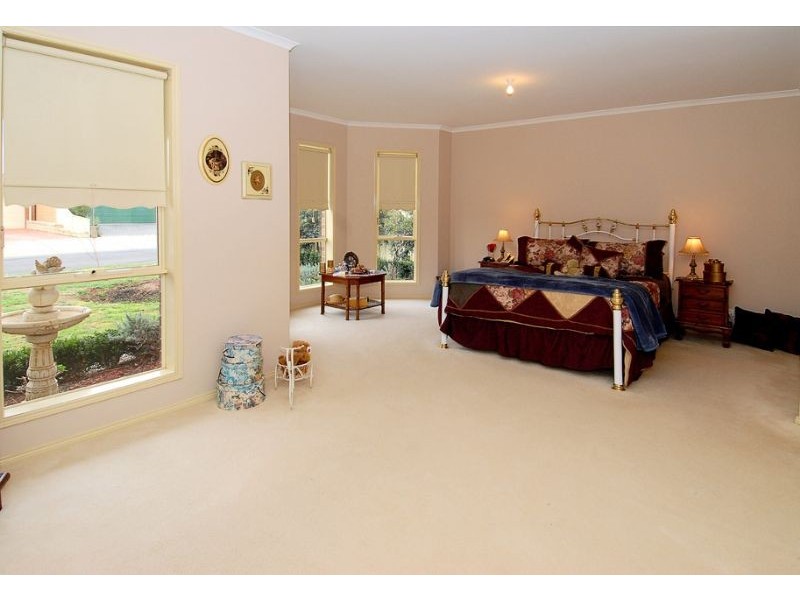 15 Duchess Court, Hillside VIC 3037