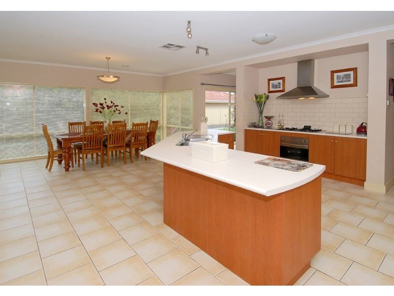 15 Duchess Court, Hillside VIC 3037