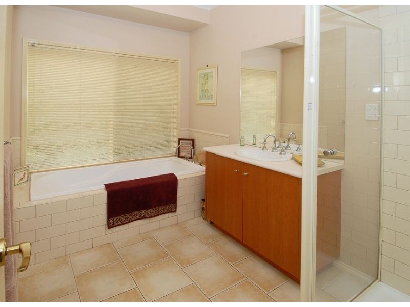 15 Duchess Court, Hillside VIC 3037