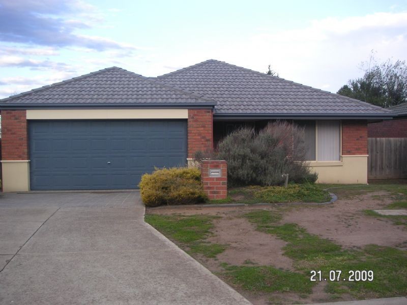 32 Kenswick Drive, Hillside VIC 3037
