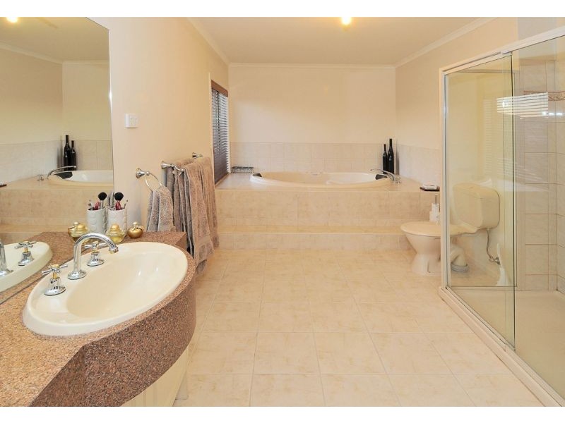 16 The Willows, Hillside VIC 3037