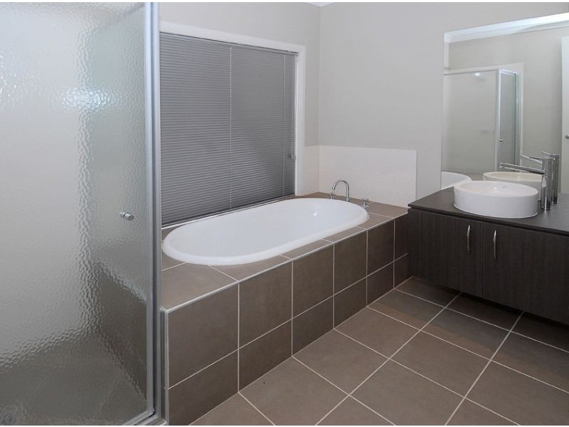 31 Ashbury Grove, Hillside VIC 3037