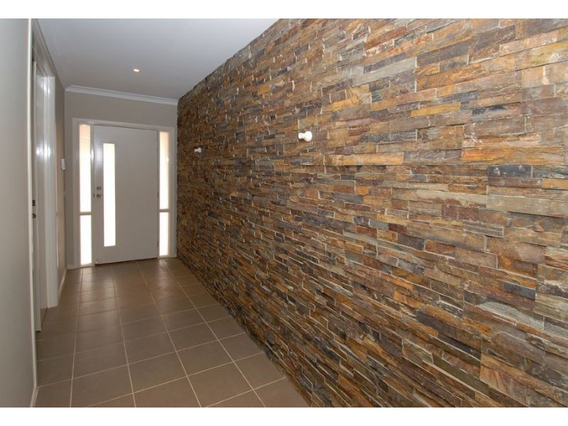 31 Ashbury Grove, Hillside VIC 3037