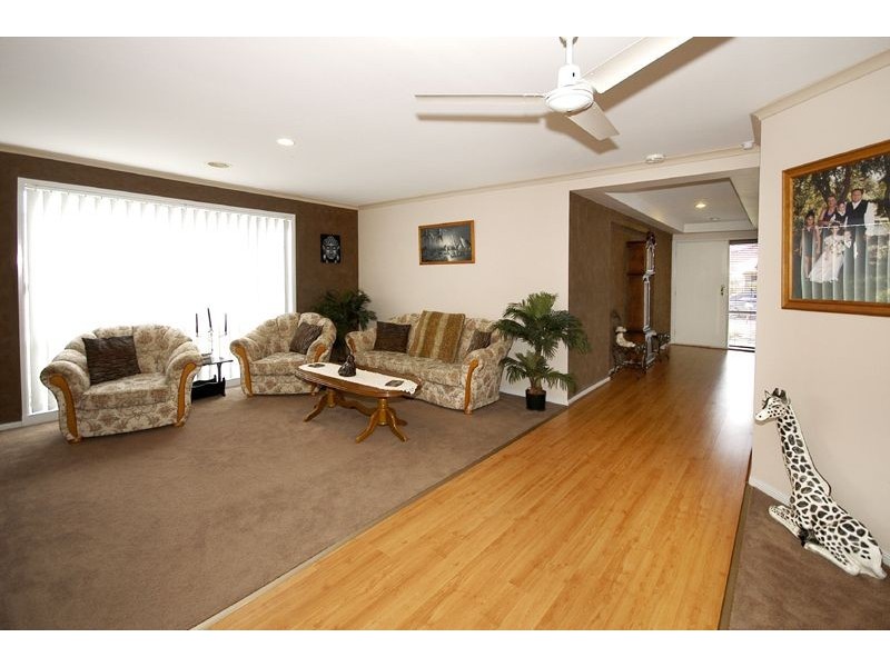 11 Sandalwood Avenue, Hillside VIC 3037