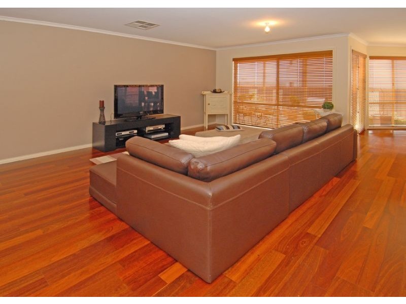 71 Wolviston Avenue, Hillside VIC 3037