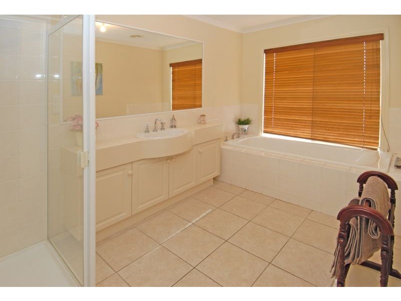 71 Wolviston Avenue, Hillside VIC 3037