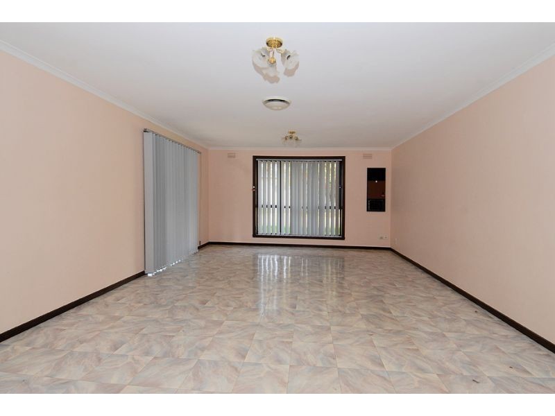 34 Cocoparra Crescent, Taylors Lakes VIC 3038