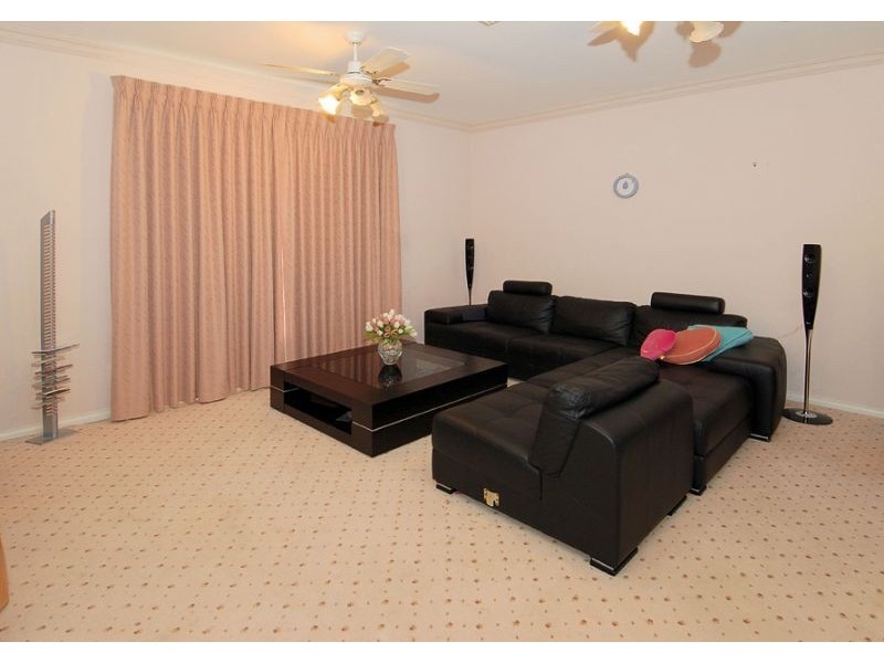 72a Lady Nelson Way, Taylors Lakes VIC 3038