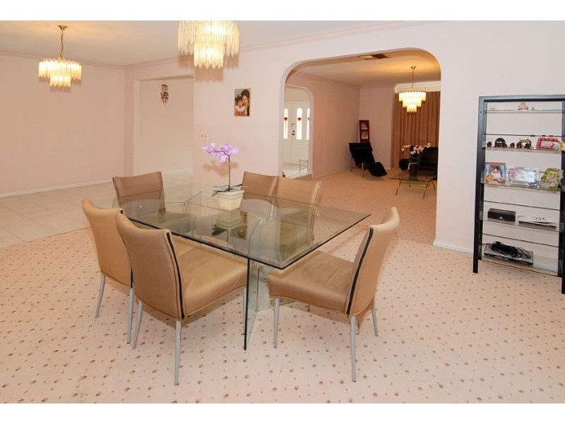 72a Lady Nelson Way, Taylors Lakes VIC 3038