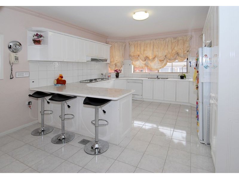 72a Lady Nelson Way, Taylors Lakes VIC 3038