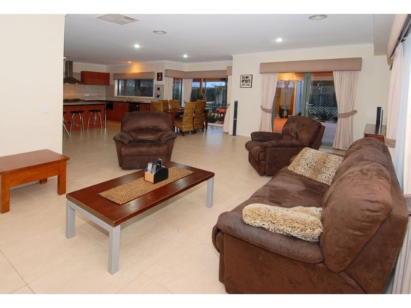 19 Rowlandson Place, Taylors Lakes VIC 3038