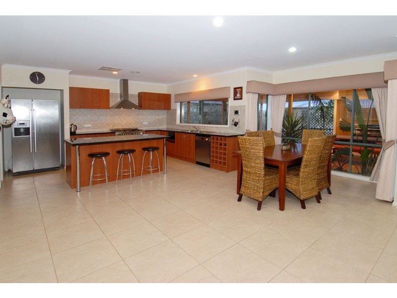19 Rowlandson Place, Taylors Lakes VIC 3038