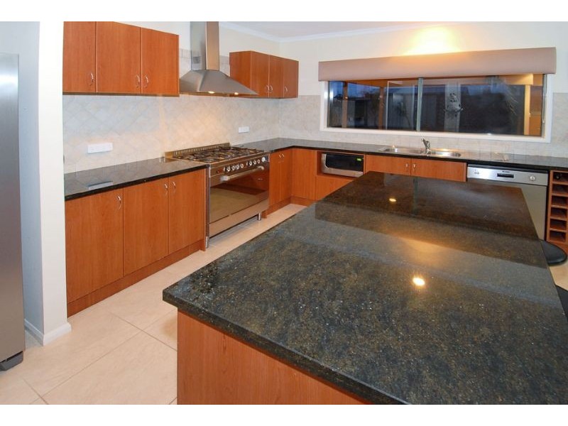 19 Rowlandson Place, Taylors Lakes VIC 3038