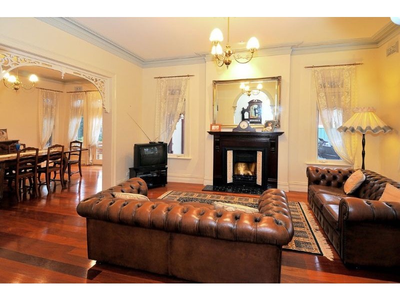 22 Faye Crescent, Keilor VIC 3036