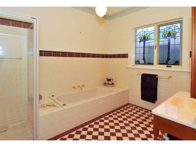 22 Faye Crescent, Keilor VIC 3036