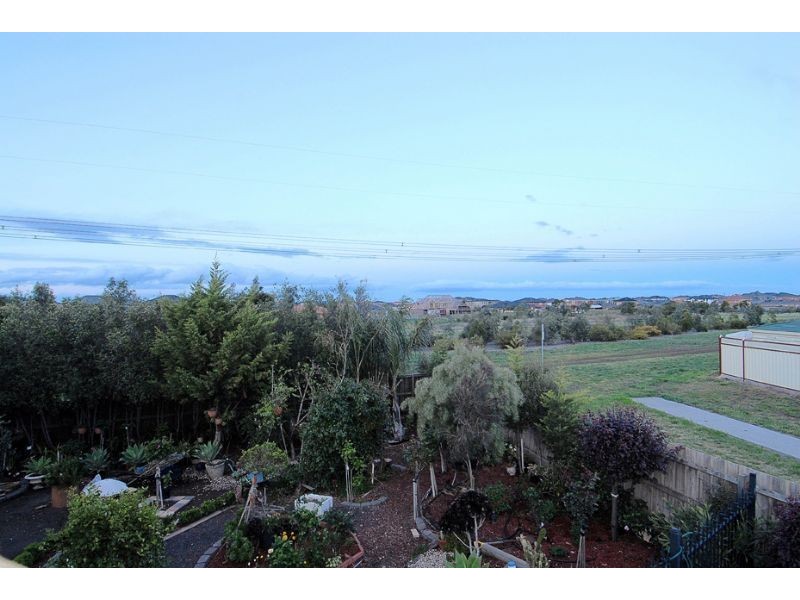 11 Kinnaird Court, Taylors Lakes VIC 3038