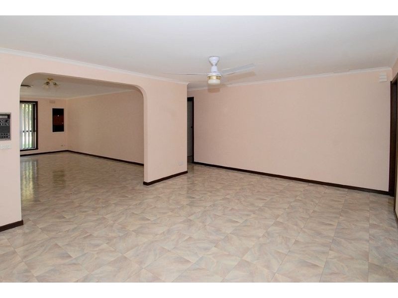 34 Cocoparra Crescent, Taylors Lakes VIC 3038