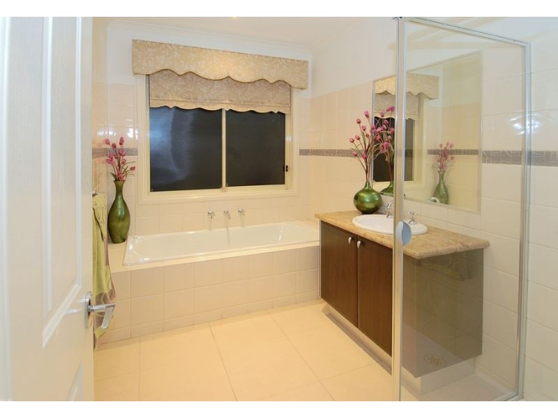 13 Marner Avenue, Hillside VIC 3037