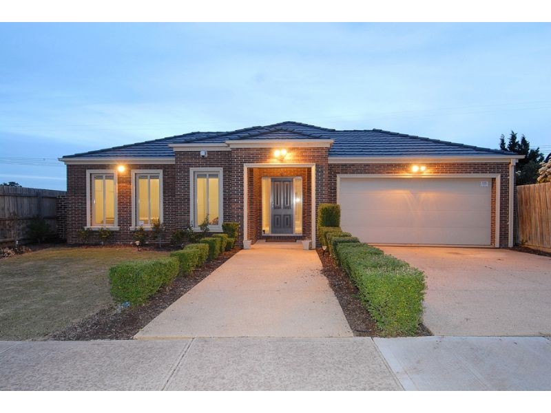 23 Cambridge Crescent, Taylors Lakes VIC 3038