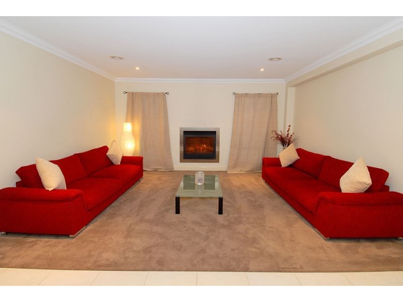 23 Cambridge Crescent, Taylors Lakes VIC 3038