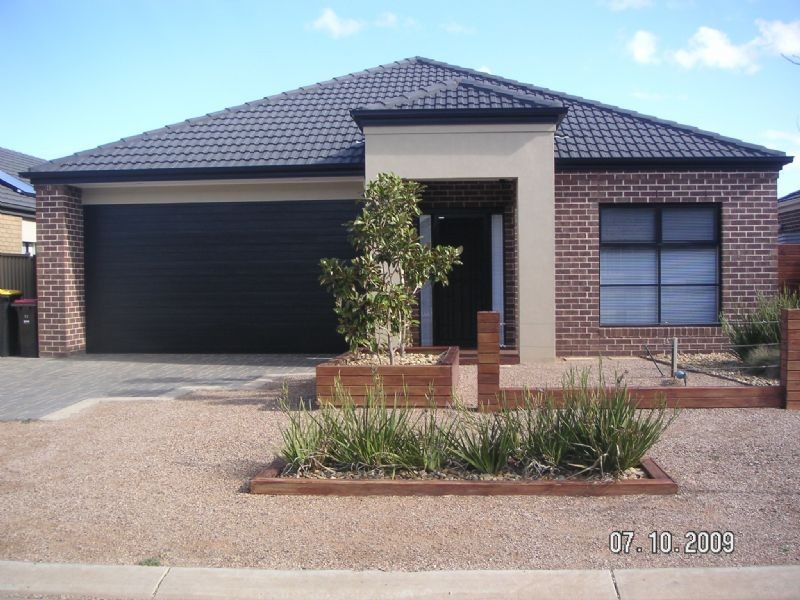 11 Beckett, Caroline Springs VIC 3023