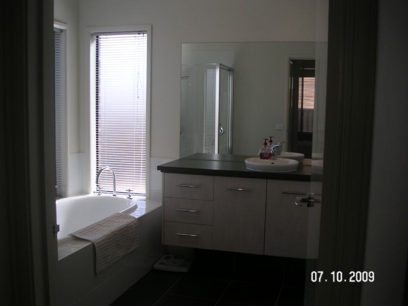 11 Beckett, Caroline Springs VIC 3023