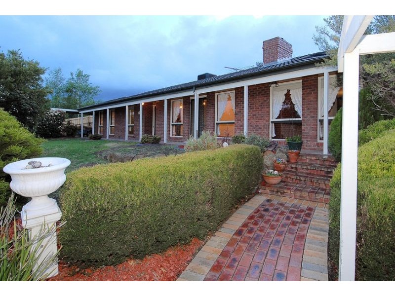 13 Wyperfeld Avenue, Taylors Lakes VIC 3038