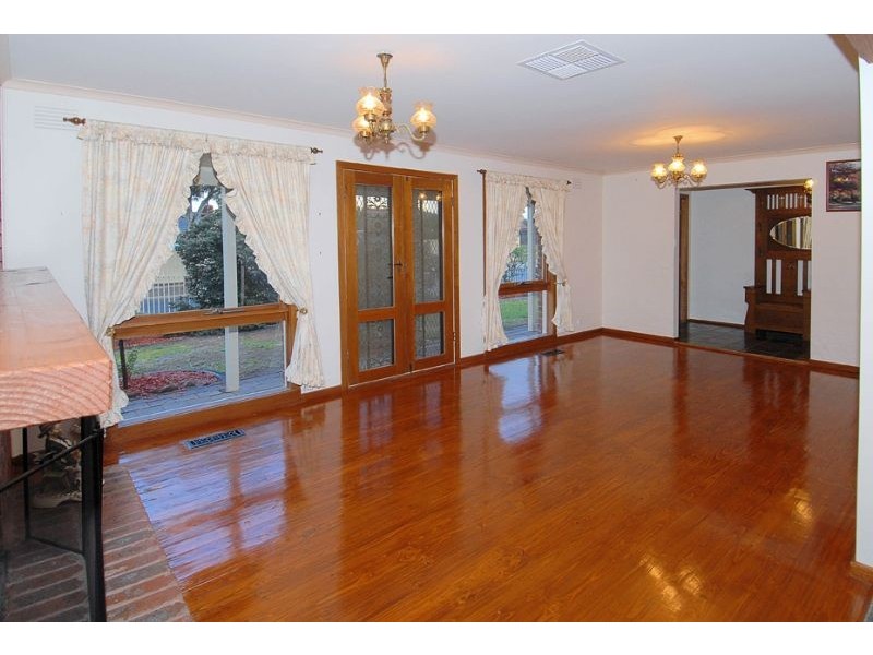 13 Wyperfeld Avenue, Taylors Lakes VIC 3038