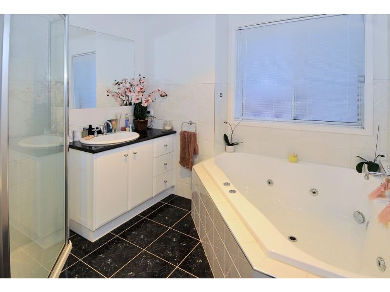 26 Ruben Drive, Sydenham VIC 3037
