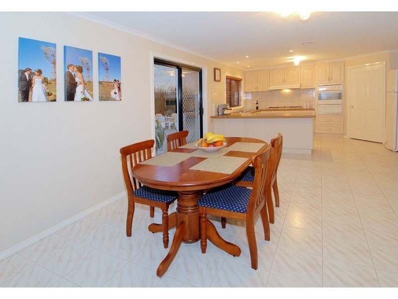 2/183 Copernicus Way, Keilor Downs VIC 3038