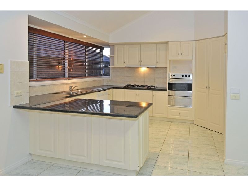 8 The Regency, Hillside VIC 3037