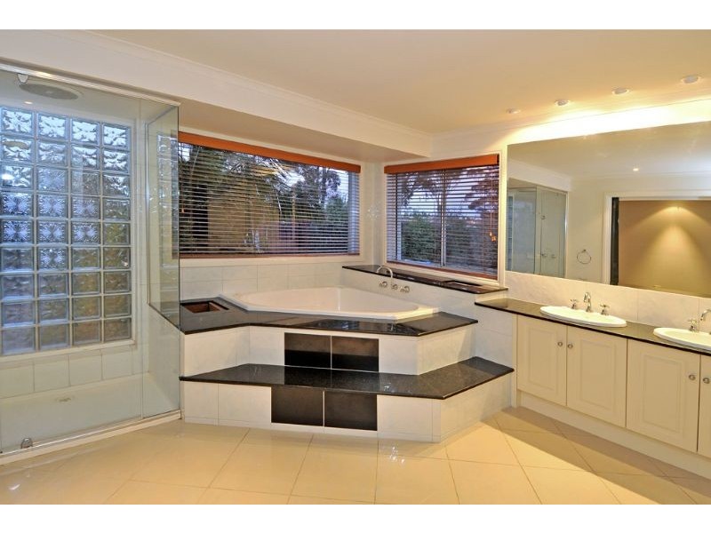 8 The Regency, Hillside VIC 3037