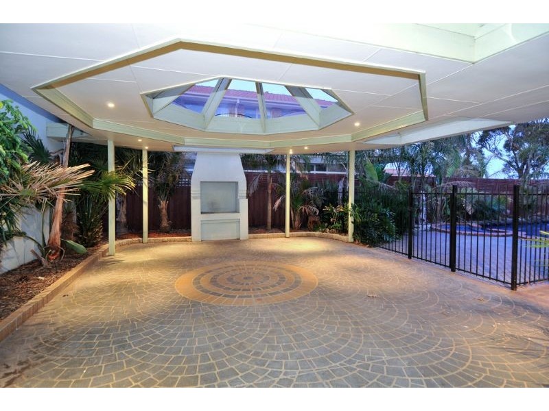 8 The Regency, Hillside VIC 3037