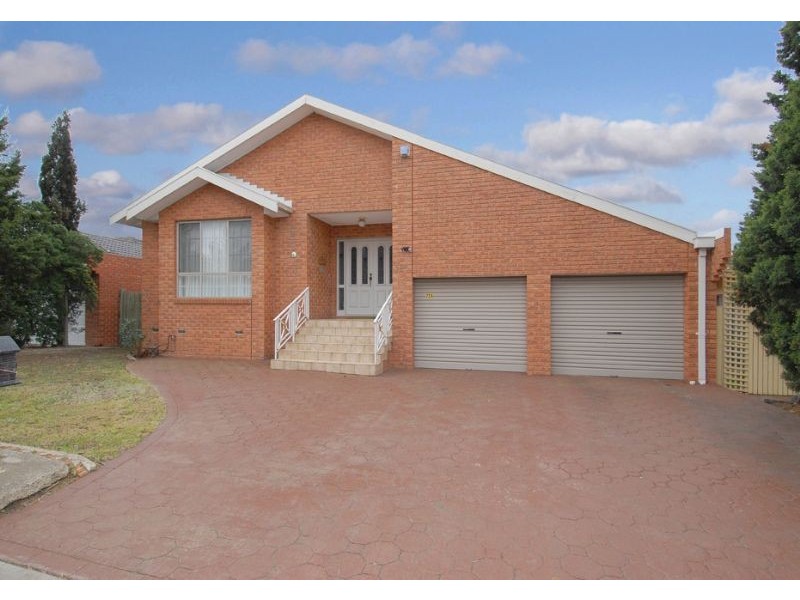 72 Lady Nelson Way, Taylors Lakes VIC 3038