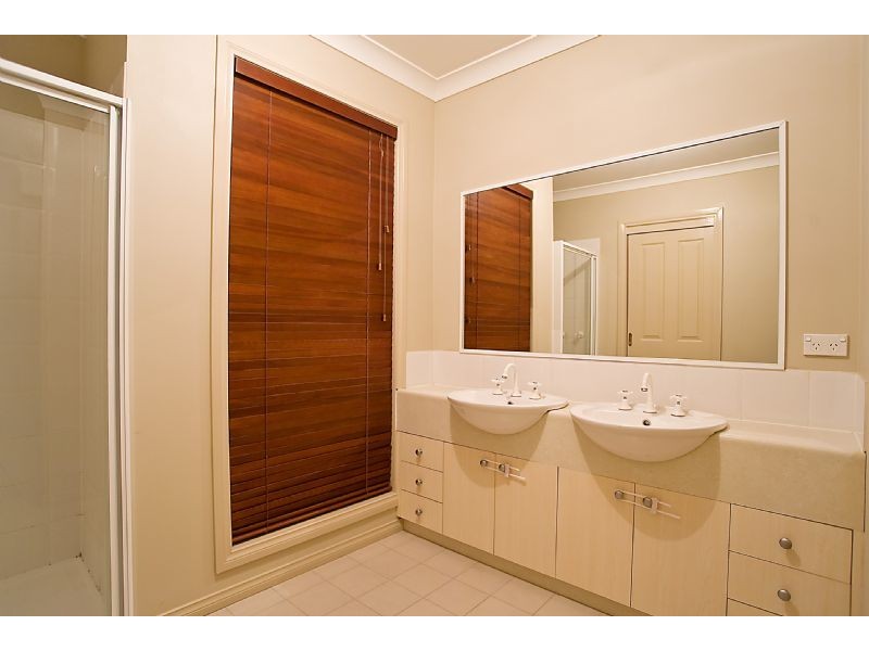 17 Robina Road, Sydenham VIC 3037