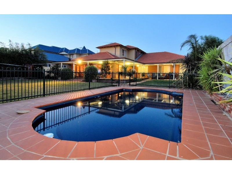 10 Imperial Court, Hillside VIC 3037