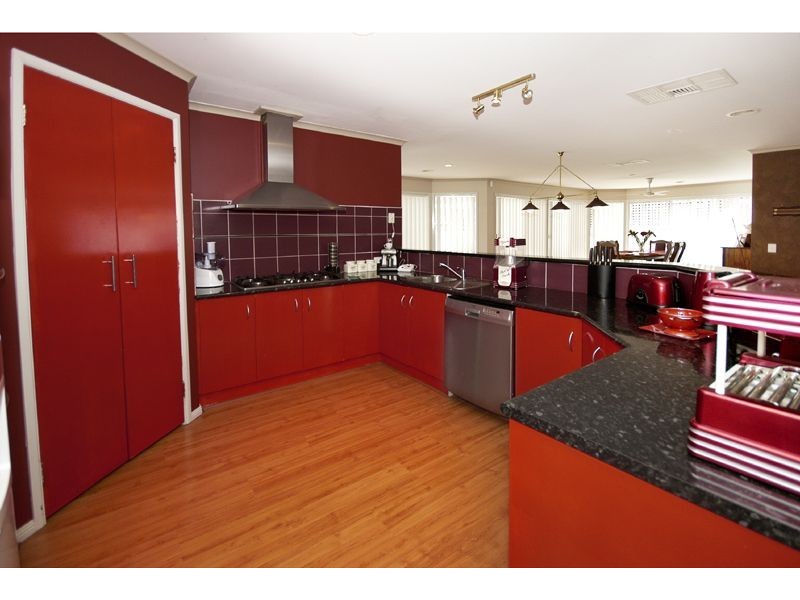 11 Sandalwood Avenue, Hillside VIC 3037