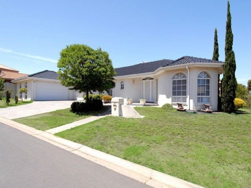 87 Saronvale Crescent, Hillside VIC 3037