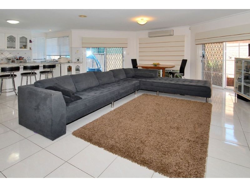 87 Saronvale Crescent, Hillside VIC 3037
