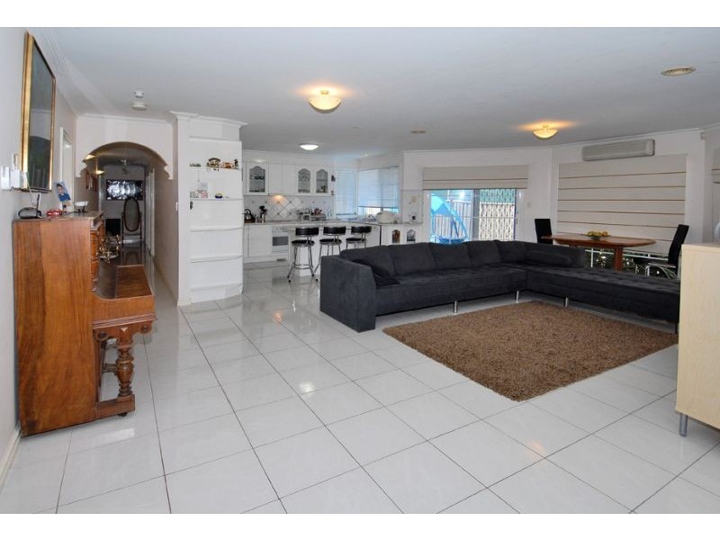 87 Saronvale Crescent, Hillside VIC 3037