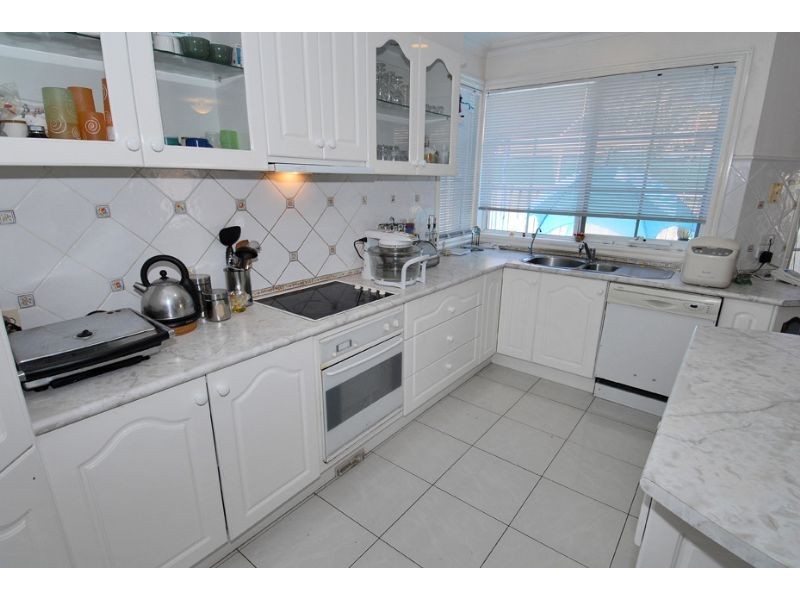 87 Saronvale Crescent, Hillside VIC 3037