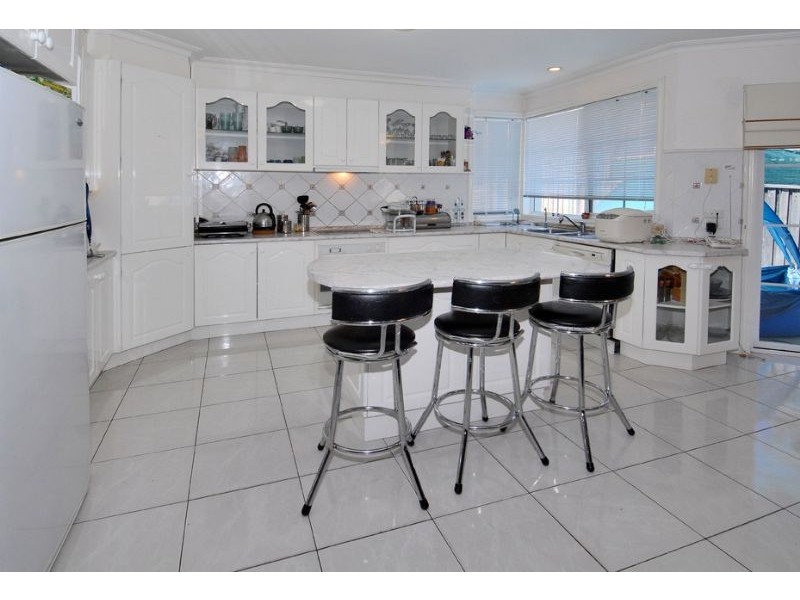 87 Saronvale Crescent, Hillside VIC 3037
