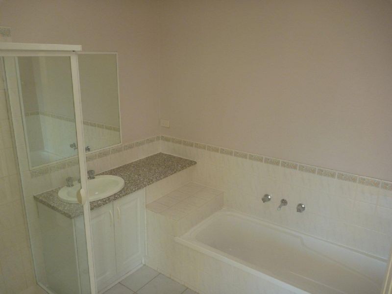 3/2a Lindenow Street, Maidstone VIC 3012