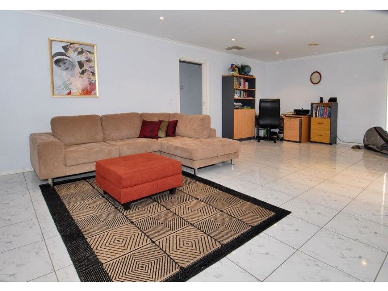 8 Trident Close, Keilor Downs VIC 3038