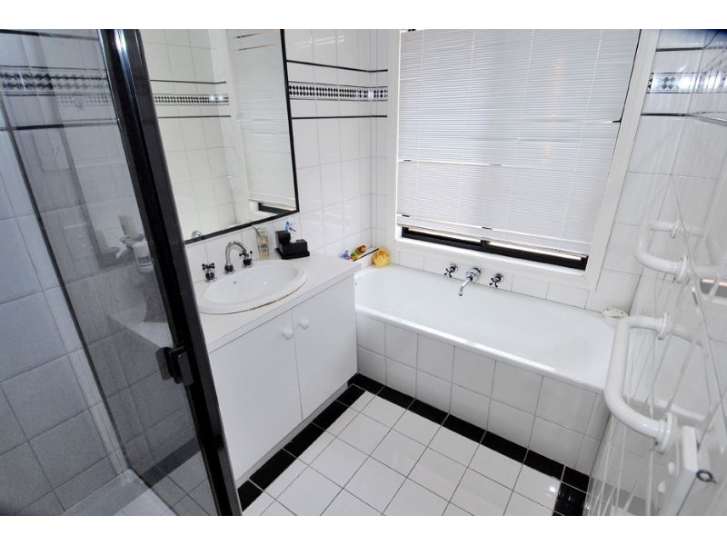 8 Trident Close, Keilor Downs VIC 3038