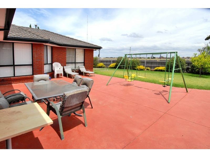 8 Trident Close, Keilor Downs VIC 3038