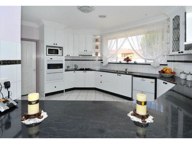 22 Imperial Court, Hillside VIC 3037