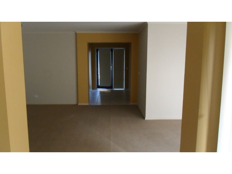 33 Melfin Drive, Hillside VIC 3037