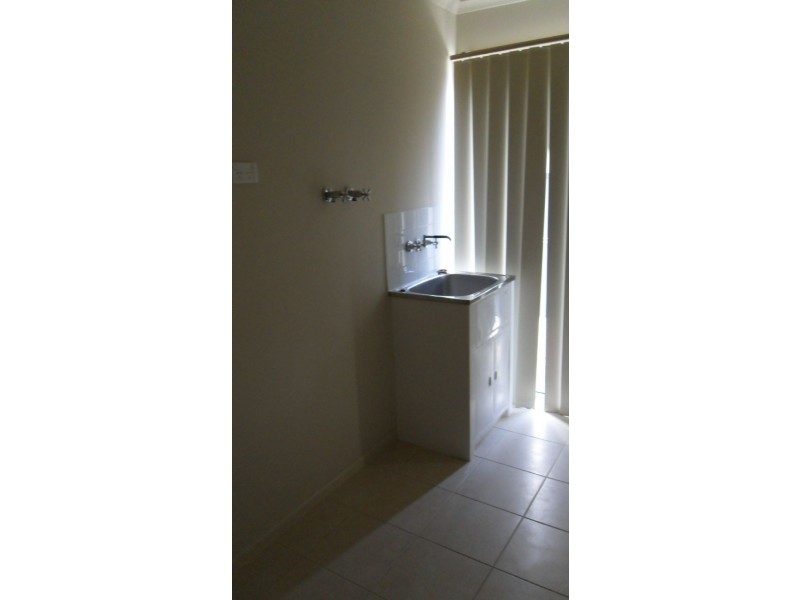 33 Melfin Drive, Hillside VIC 3037